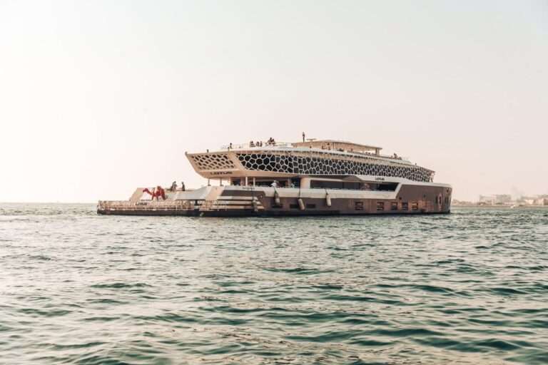 cruise with dinner in dubai